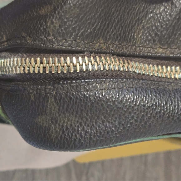 Louis Vuitton Purse Monogram - Picture 11 of 17